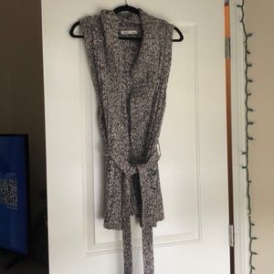 Woven vest with belt tie